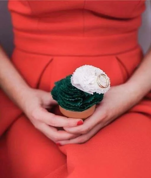 Adiados os casamentos mas não deixamos de celebrar o Santo António, o santo casamenteiro.
.
#weddingday #realwedding #weddingrings #couple #weddingdetails #adoro #adorofotografia #fotografiadecasamento #fotografodecasamento #fotografodebodas #bodas #weddingphotography #weddingphotographer #wedding #weddingday #casamento #realwedding #weddinginspiration #weddingdestination #weddingportugal #portugalwedding #portugal #weddingeurope