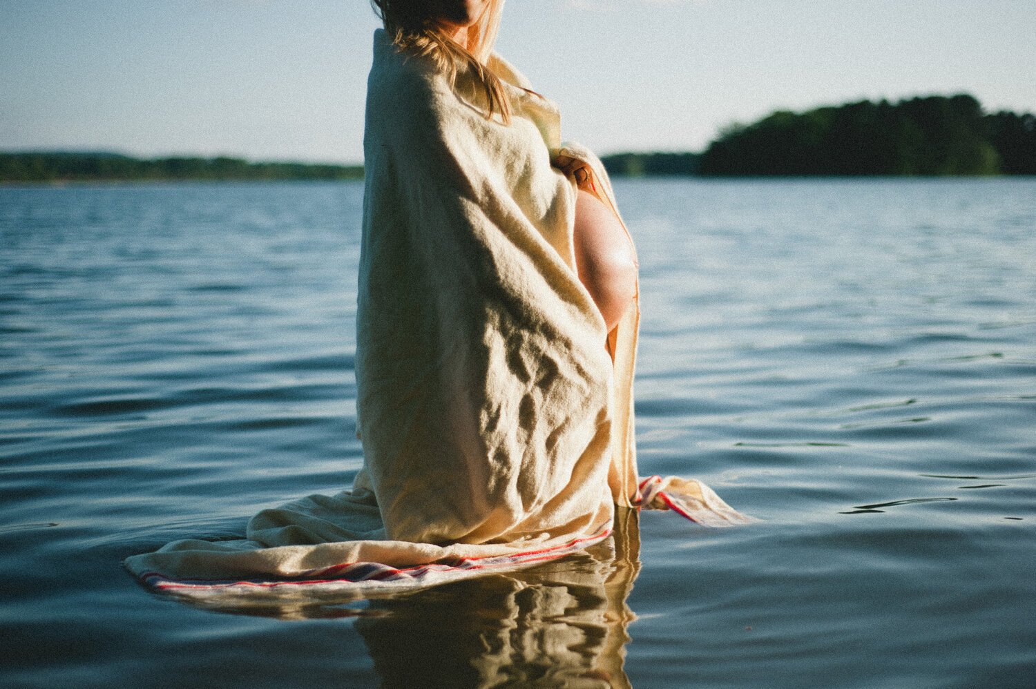 vitural-maternity-photograph-session-in-water-virtual-photographer-maternity-photos-meghanhillco.jpg