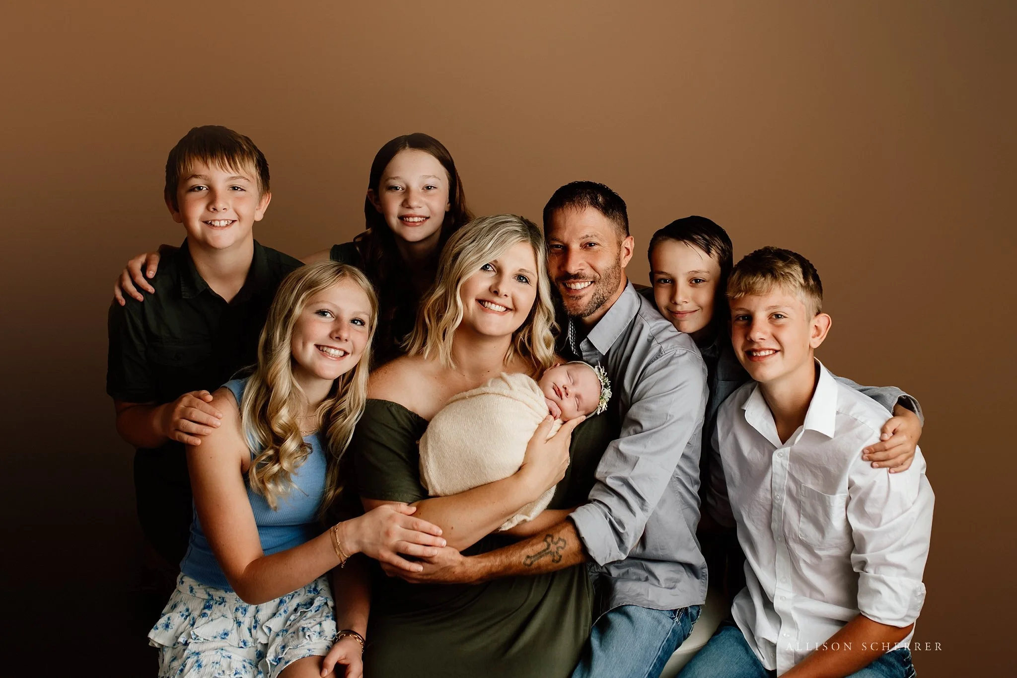 Blended family with five older siblings during newborn photos