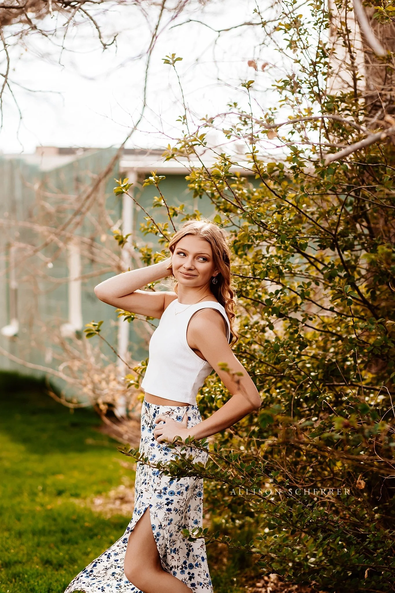 Colorado senior pictures using unique textures and niches in small town