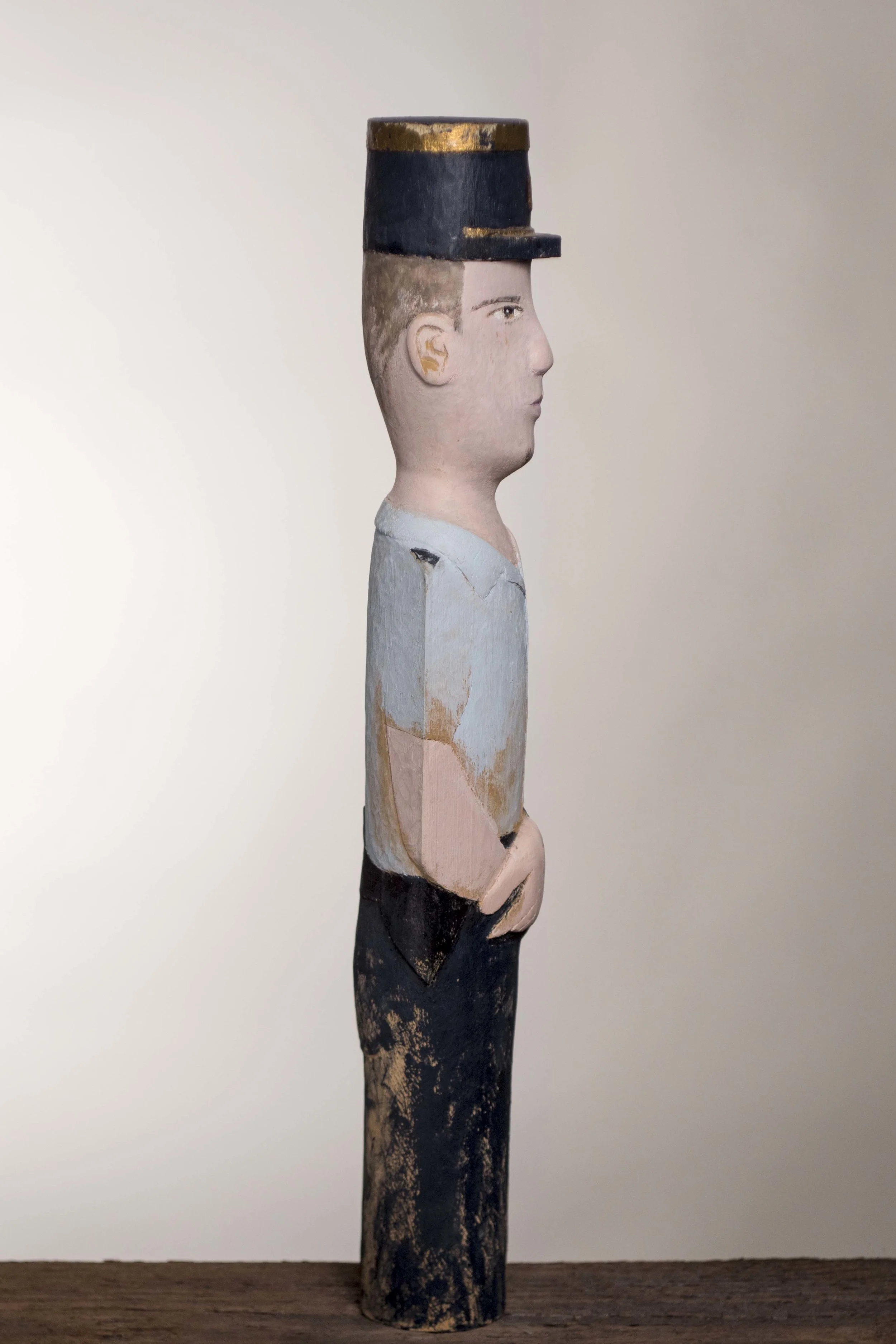 Gendarme sculpture right profile