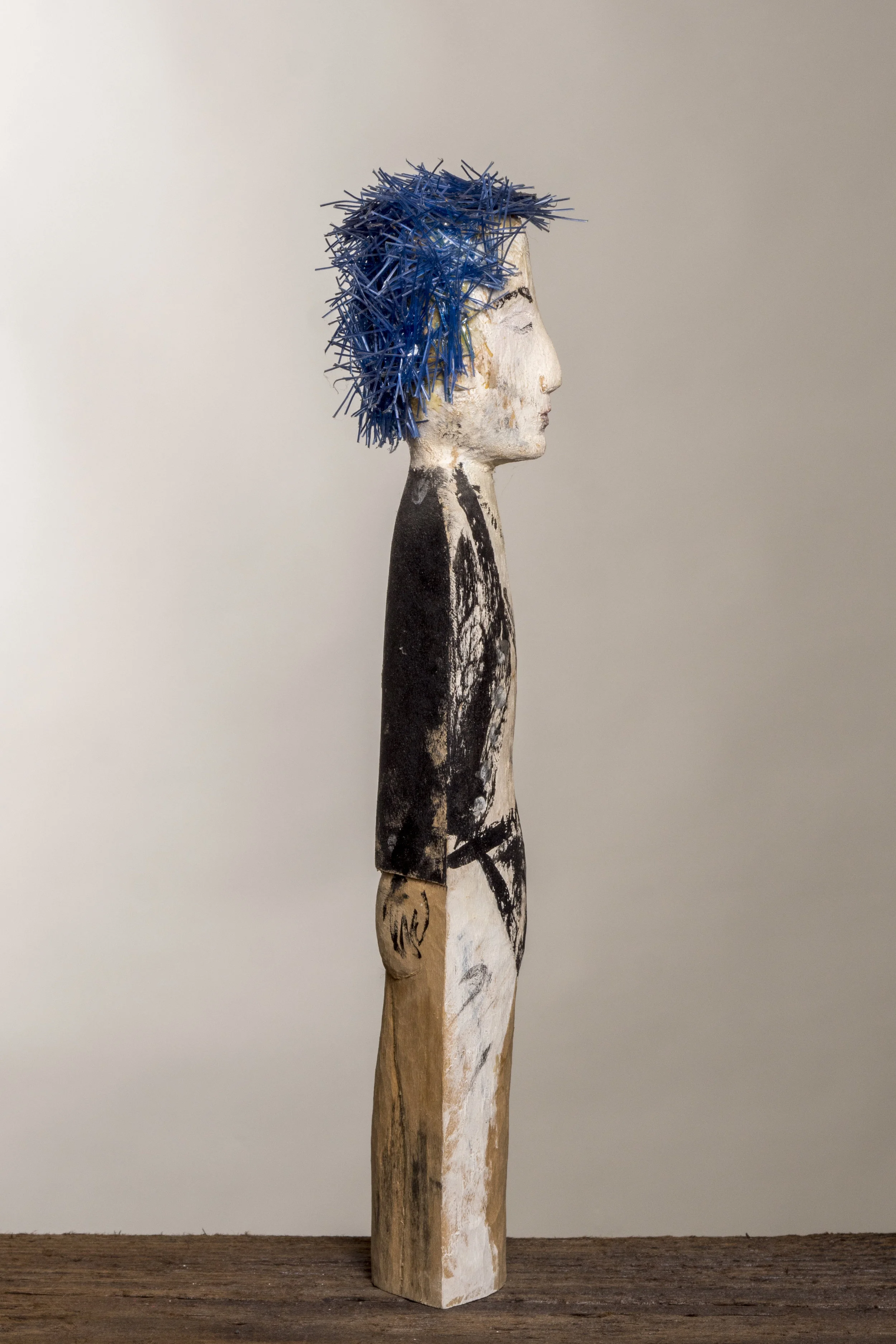 Sid w blue hair right profile