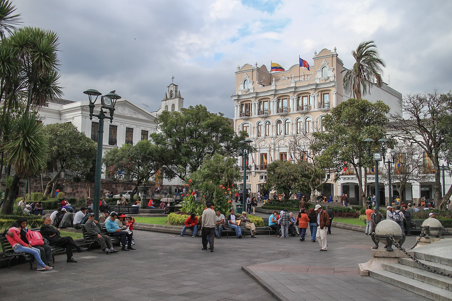 plazaquitoecuador-1.jpg