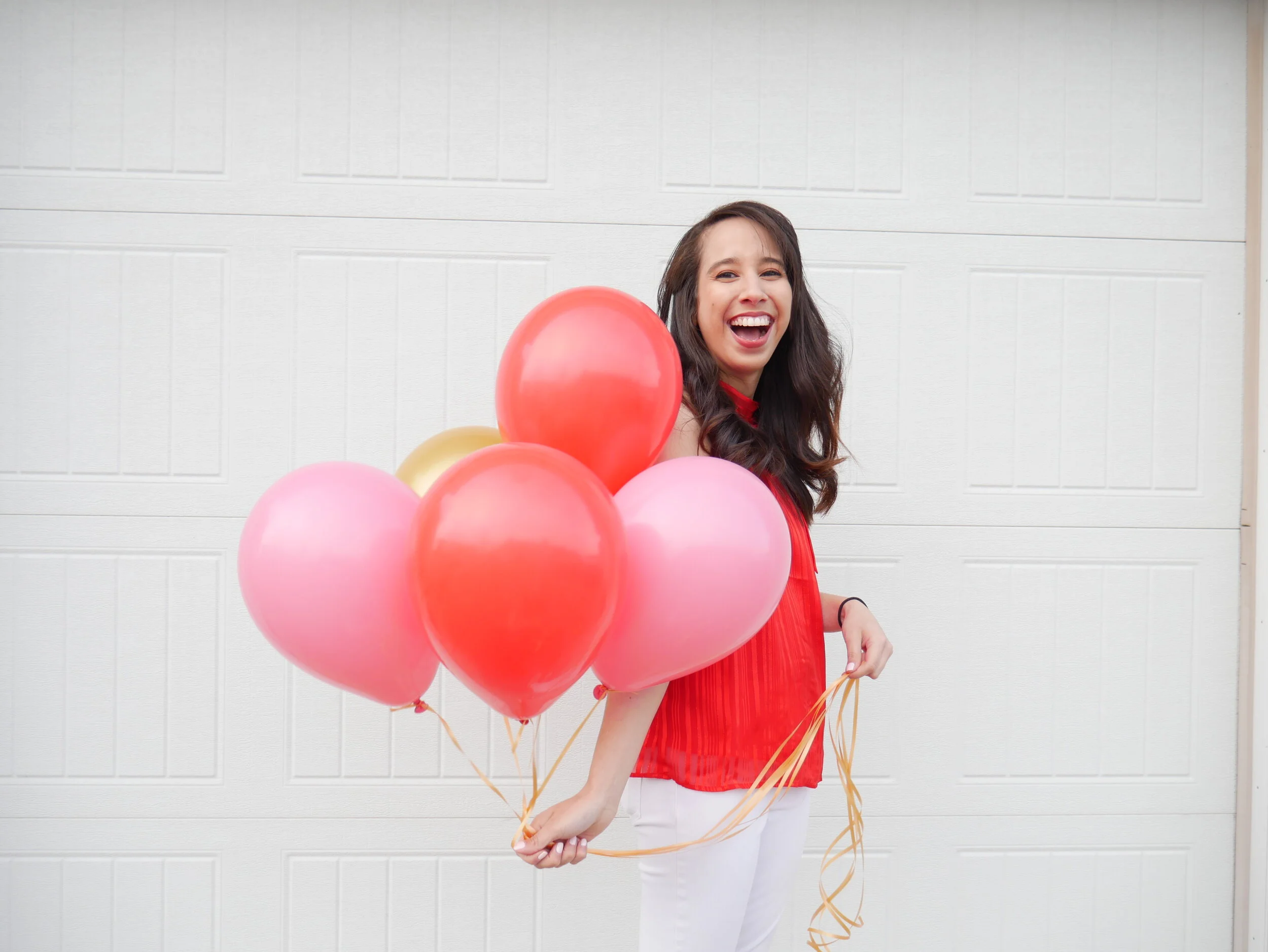 シルエット カップルで赤い背景のロマンチックなキス のイラスト素材 ベクタ Image Xoxoハグとキスガーデンフラッグ赤い唇アウトドアフラッグホームパーティー30x45 Cm Ciudaddelmaizslp Gob Mx