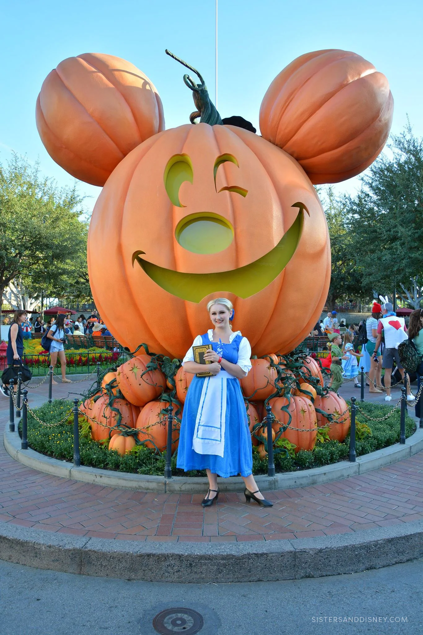 2019Oct_S&D_DisneylandHalloweenPartyTips_002.jpg