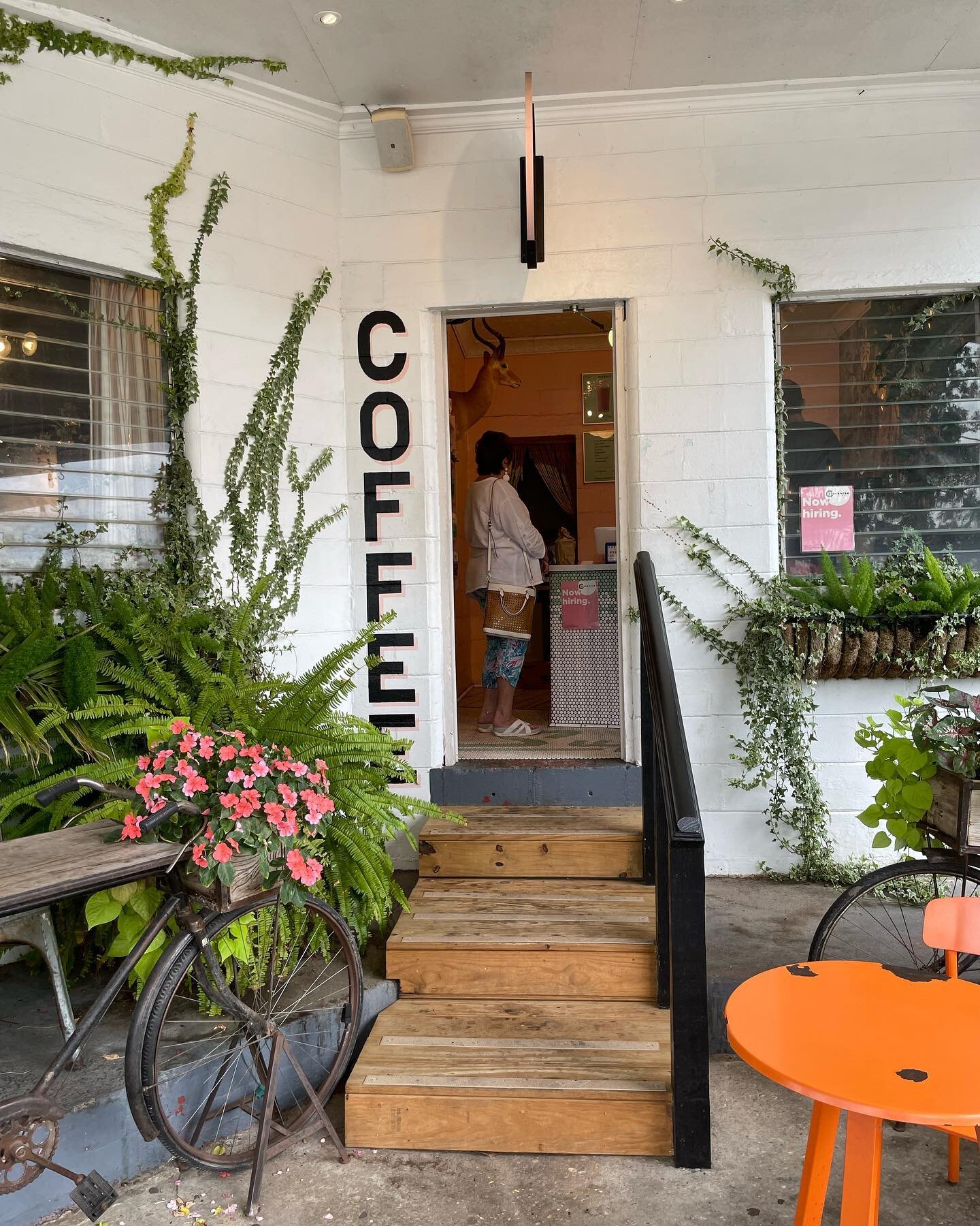 When I travel I love to checkout new coffee spots🥰. It makes the long drives interesting. So we stopped at @clockwisecoffee and it&rsquo;s so nice. We had to buy some peach cider and apple moonshine jelly. I can&rsquo;t wait to go home and spread t