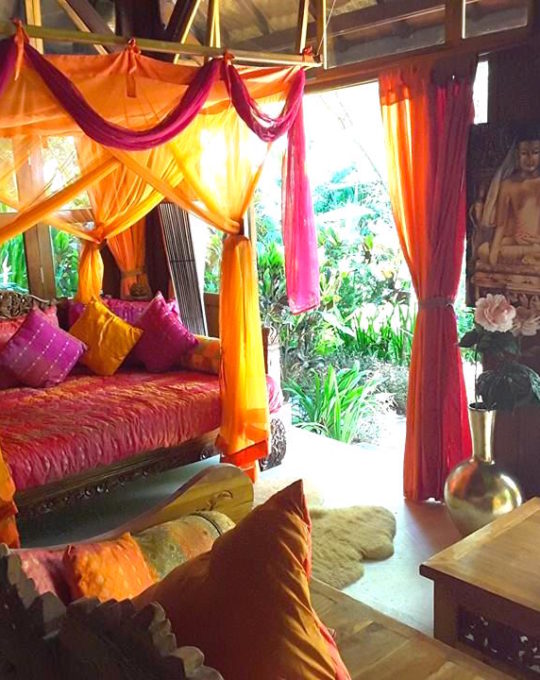 The rooms are all colorfully decorated with Balinese style!