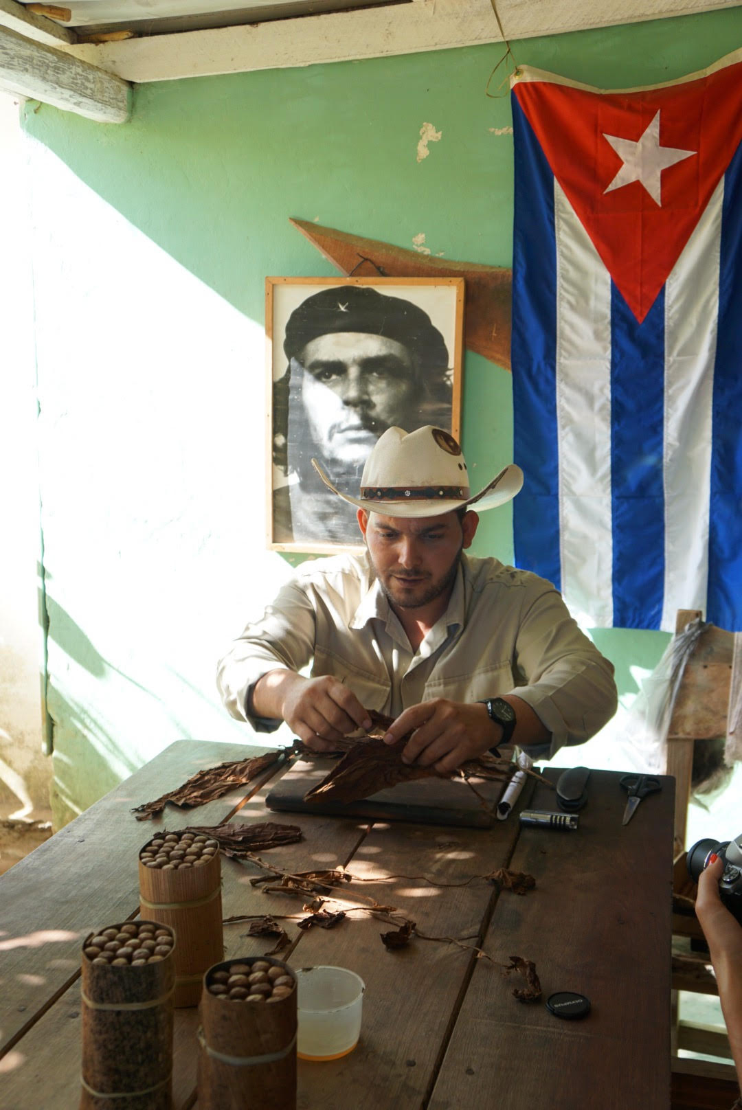Roll a Cuban cigar in Valle del Silencio