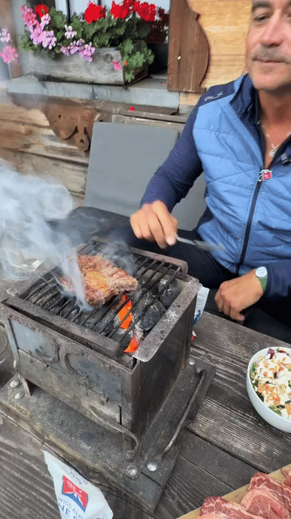 Le Coucou Cooking Steaks-high.gif