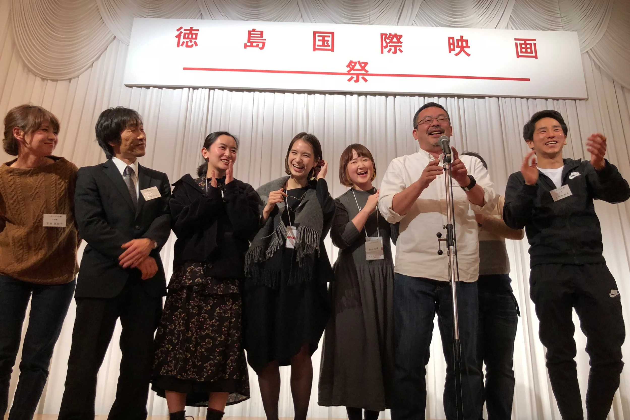 徳島県で開催された徳島国際映画祭のオープニング上映に選定され、挨拶をする俳優陣とスタッフ。