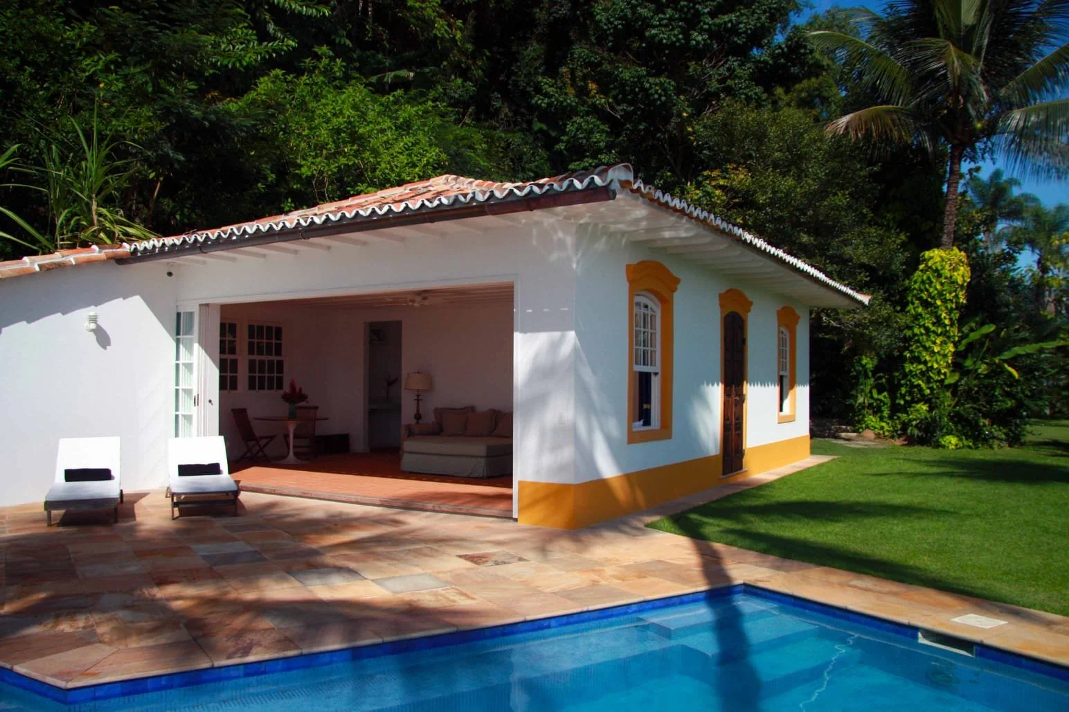 Spectacular 5 Bed Oceanfront Property For Sale in Rio de JaneiroPOR