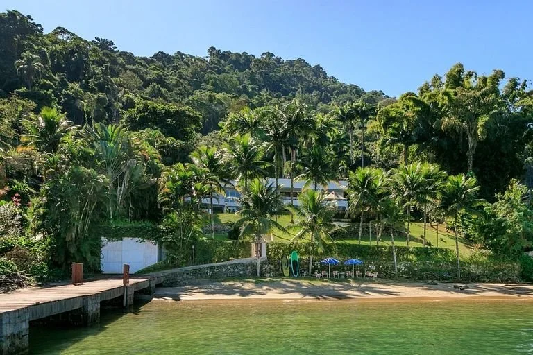 Beachfront Estate with Private Helipad and Yacht Pier-3M Euros