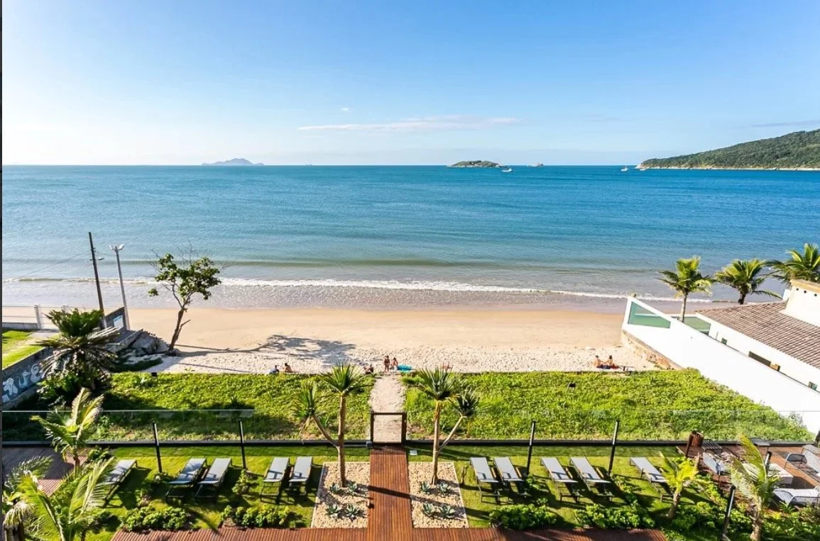 Beachfront Penthouse in Florianopolis – Luxury Living on the Sand - R$2M