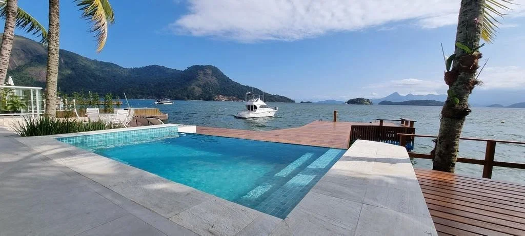 Delightful Waterfront Villa for Sale in Angra dos Reis-R$3.6M