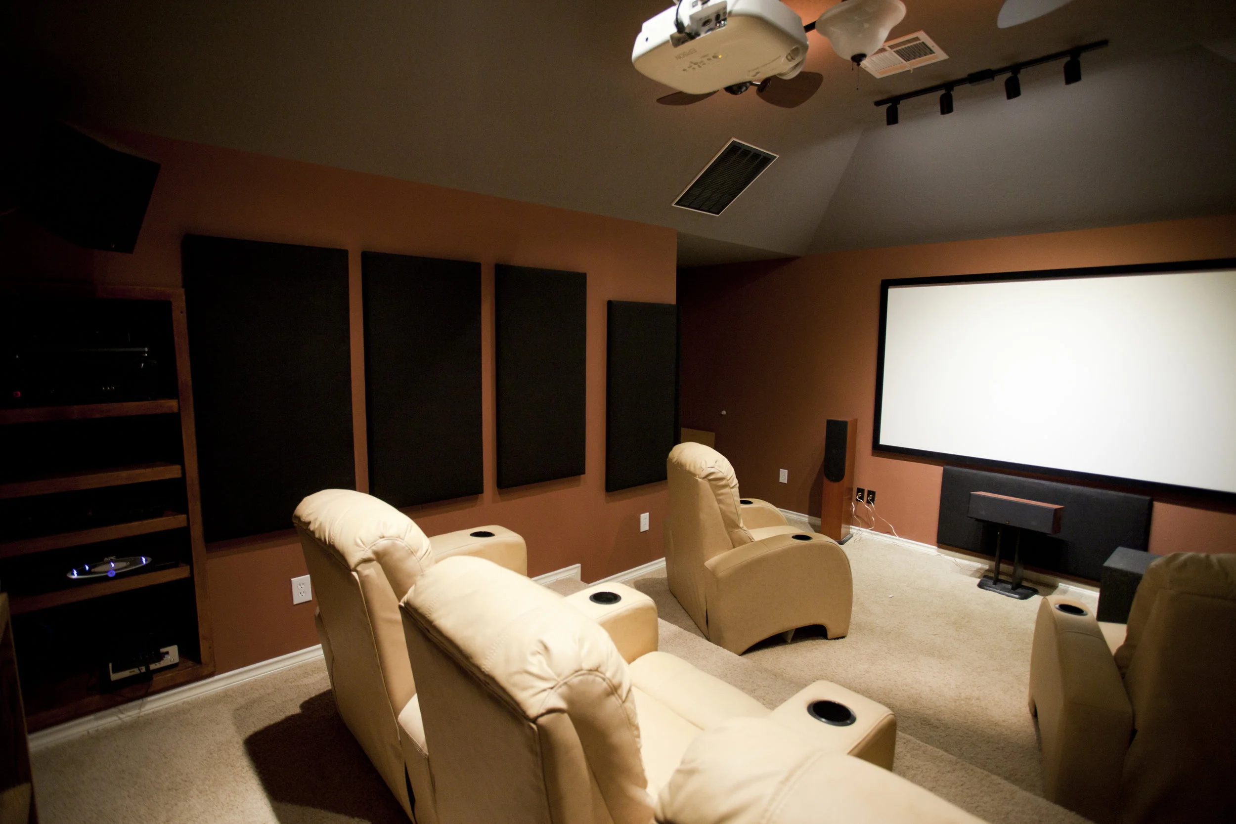 Dedicated_home_theater.jpg
