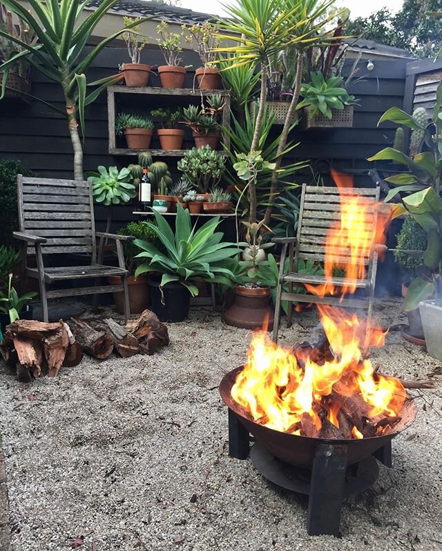 #facesinflames 😲
I am not alone!
🔥
Daytime firepit time hitting the spot after finishing the gardening jobs for the day 
#firepit #gardenatNo5 #succulents #lateautumn