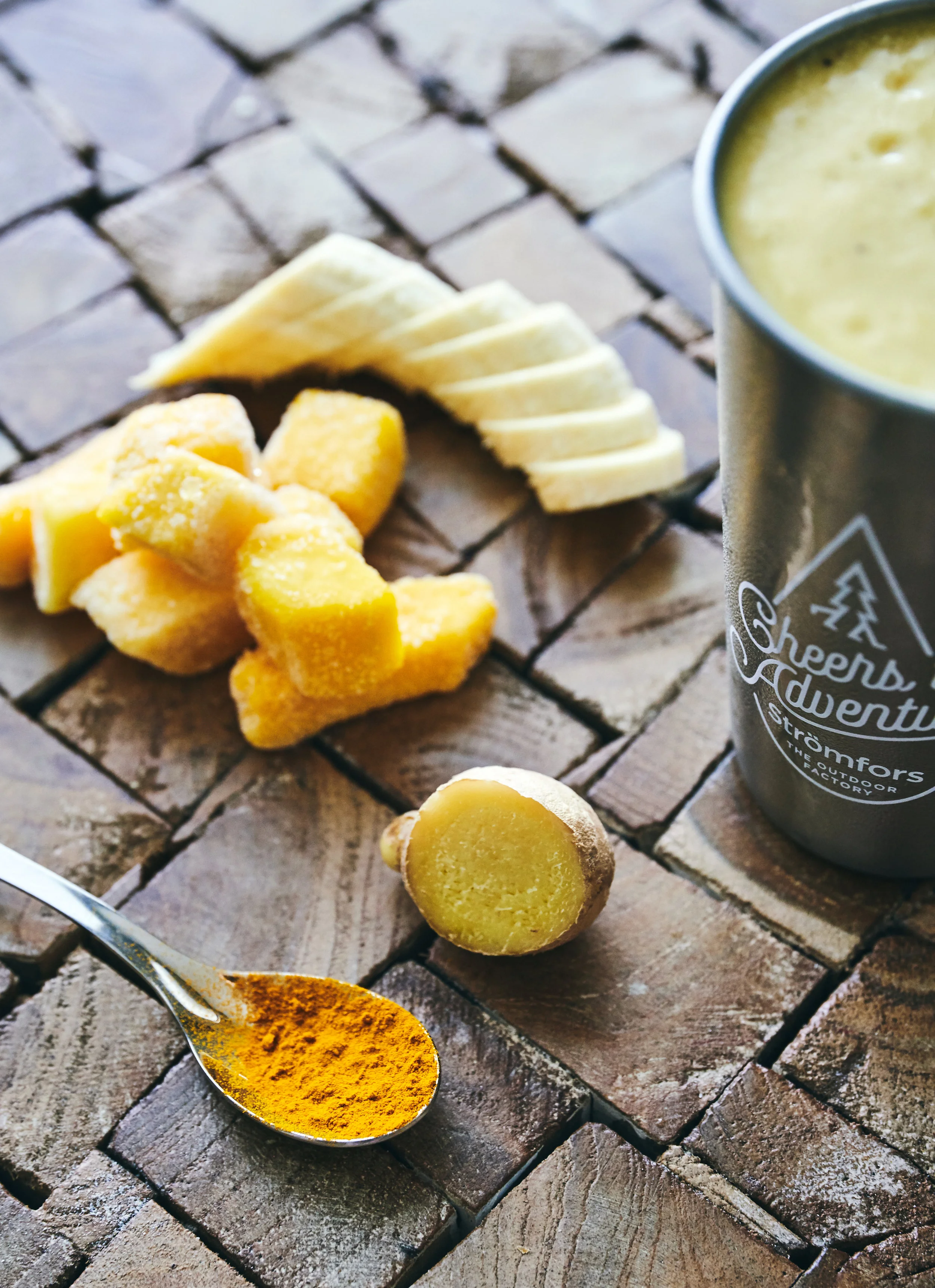 _7R393450875_smoothie_turmeric.jpg