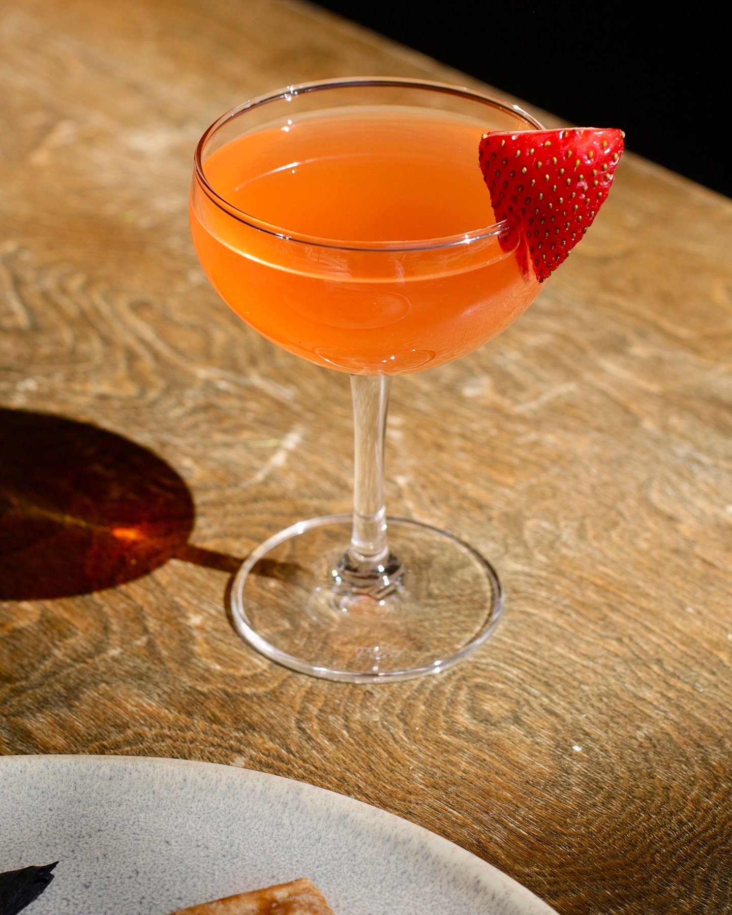 Strawberry daiquiri 🍓

This classic Cuban-style daiquiri uses strawberry infused white rum, simple syrup, and lime juice. Garnished with fresh strawbs. Perfect for a hot day like today :)