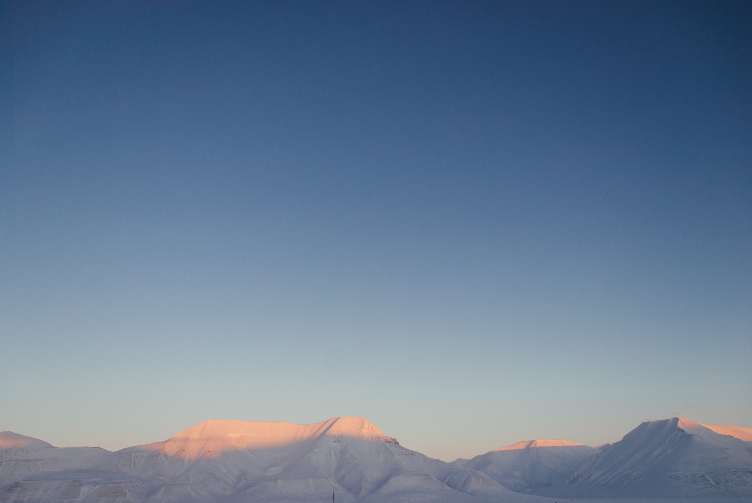  Far away from mainland Norway, the Spitsbergen archipelago provides space for polar bear, polar fox, glaciers, sea ice, walrusses, reindeer, thousands of birds in summer and people. Life in the main village, Longyearbyen is quite normal: there are s