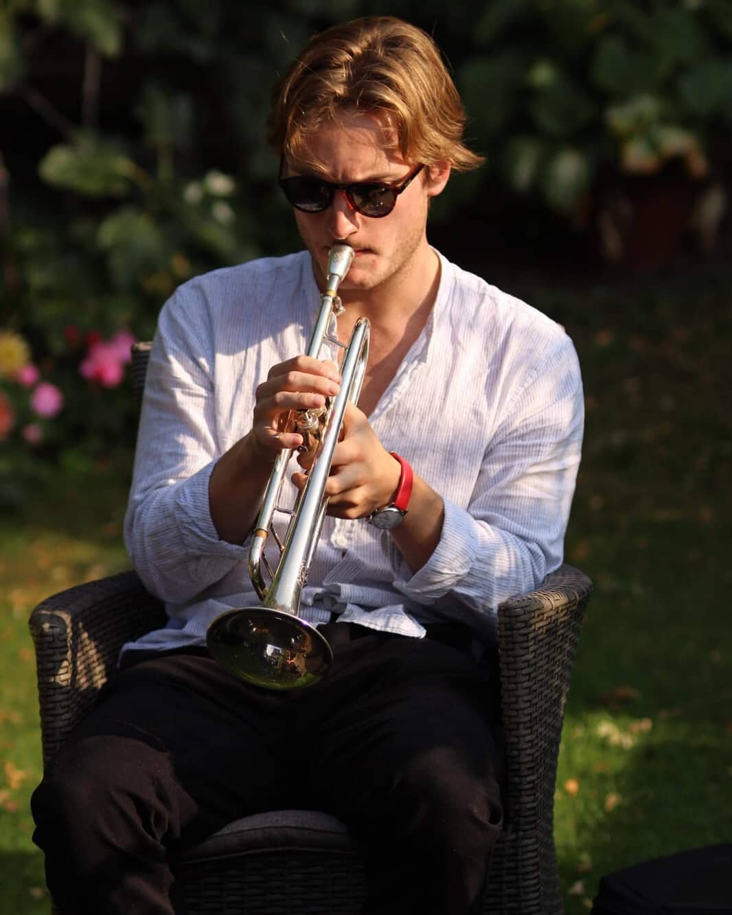 Check out @naia_sounds new garden jams (link in their bio) to hear some excellent musicians playing excellent music... and myself making things up (some of those things sound OK)...

Photo by @hayder_assam making me look dappled
-
-
-
-
#trumpet #jaz
