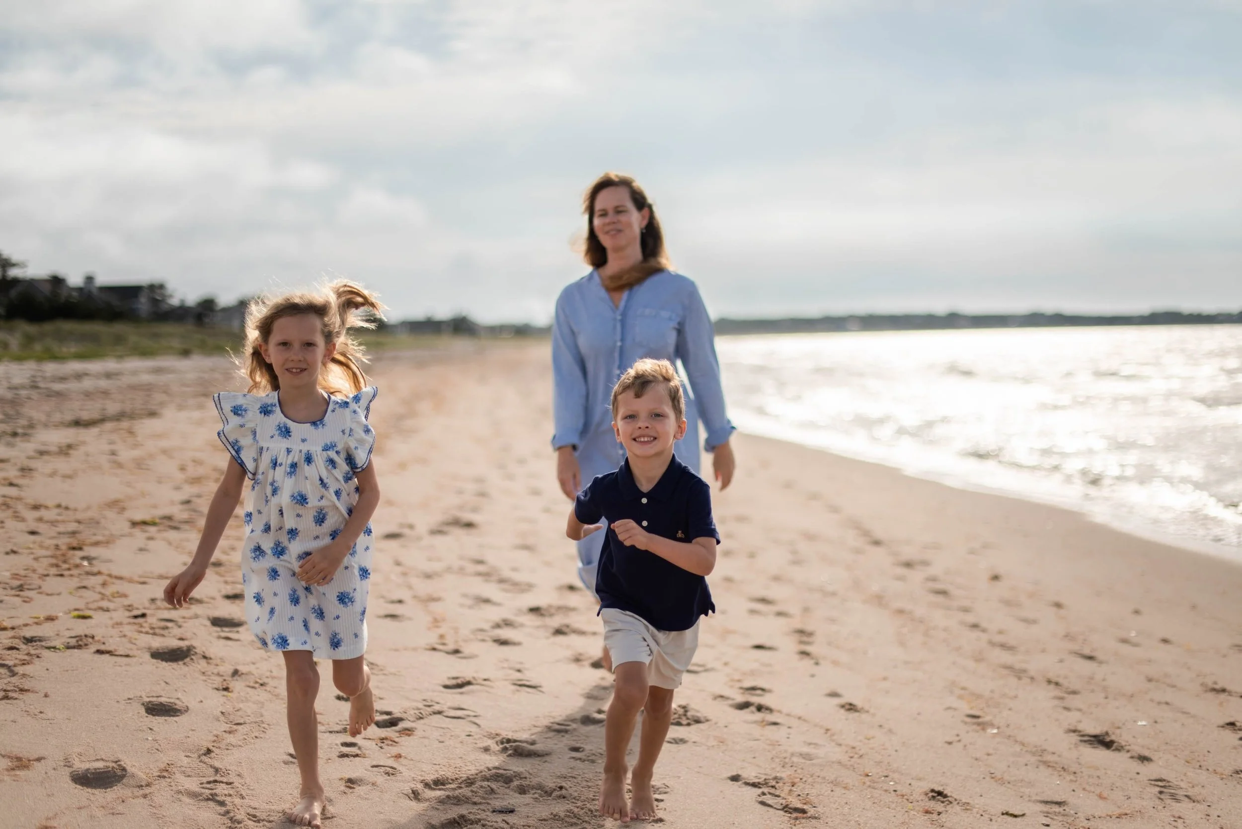 When you are looking to capture family photos, you don&rsquo;t have to choose between the classic posed shots and carefree moments. Just get the photographer who can do both.
&bull;
At this Cape Cod sunrise session, I photographed a family of 20: two