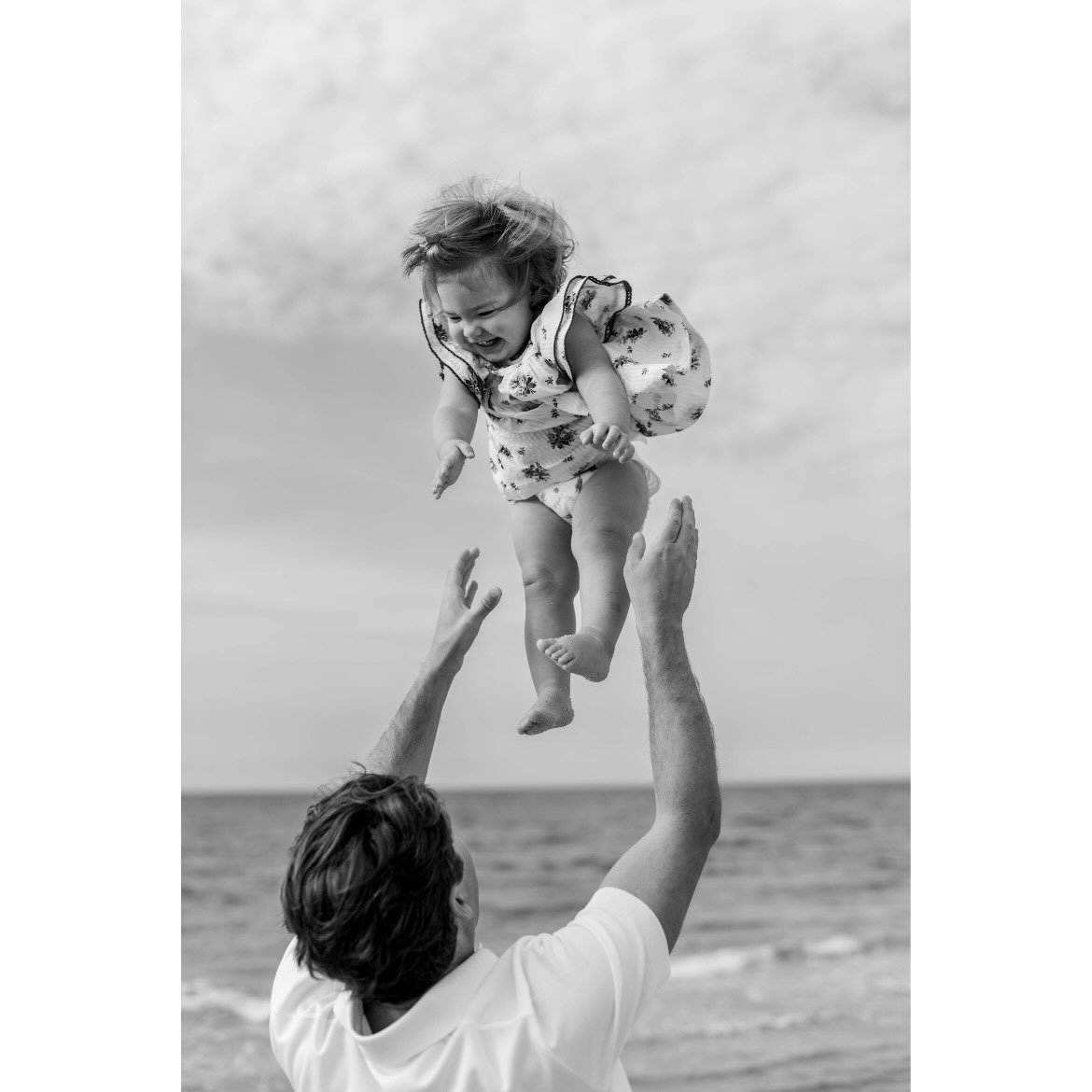 Beach hair, don&rsquo;t care 😛🤟🏼
&bull;
&bull;
&bull;
#capecodphotographer #bostonphotographer #bostonfamilyphotographer #newenglandphotographer #massachusettsphotographer