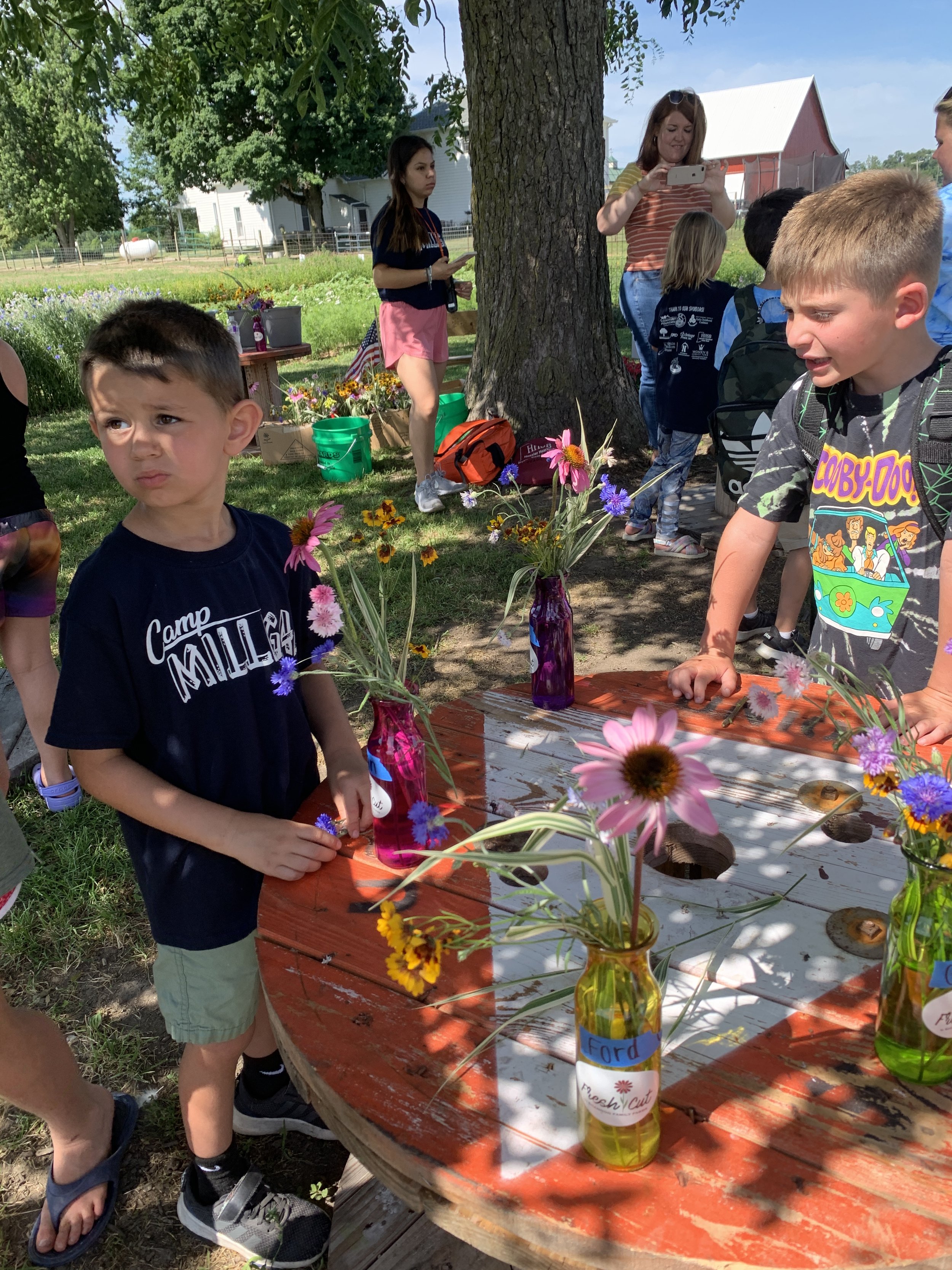  A flower picking and arranging session can be added to any field trip. 