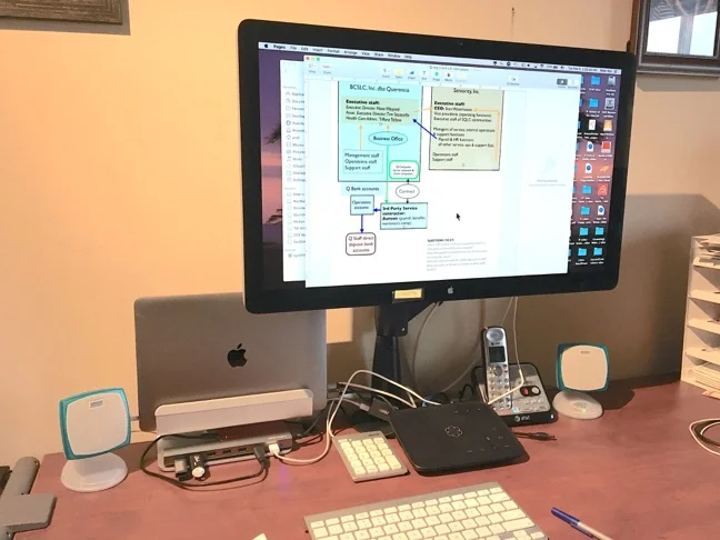 Frontal view of the desktop arrangement with all the connections.