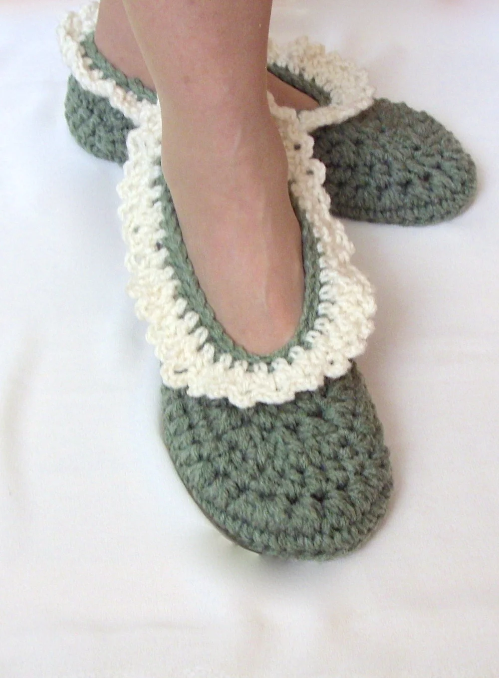 PATTERN: Men's One Piece Slippers, image size:1000x1359