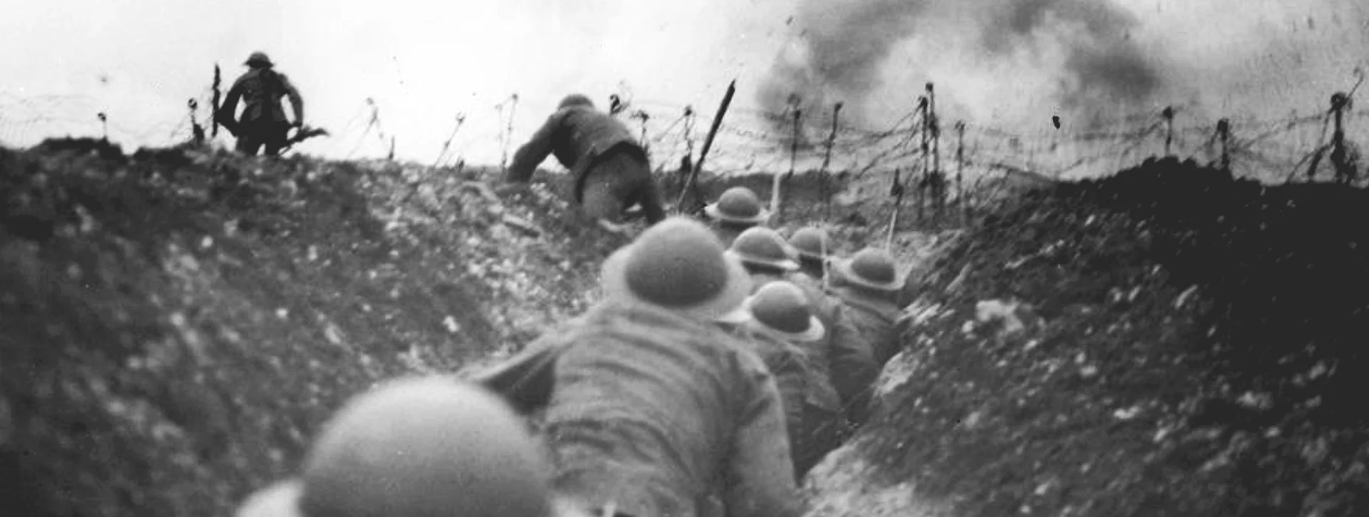 THE GREAT OFFENSIVES Throughout the year, the Allies deployed a huge military force in the areas of the Ottoman Empire in Mesopotamia, Arabia and Palestine. In the Italian front the activity focused on the battles at River Isonzo and on the Austro-Hungarian counteroffensive at Trentino. On the Eastern front the Russian troops had withdrawn. The main German objective lay, nonetheless, in the Western sector. It was a year of colossal fighting. 1917 CHANGES IN THE FRONTS The Russian revolution was a decisive development for both fronts. Up to that time, the alliances and the fighting between countries had been due to economic issues and resentment between them, with no ideological motives. However, the Russian revolution and the entry of the US into the war shifted the world conflict towards an ideological stance.