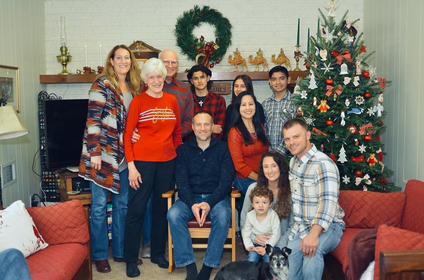 Some group shots from last weekend. Even Bella understood the assignment and posed in the first photo. 🐕&zwj;🦺 Mom made an amazing meal for the whole family! ❤️ Thanks to Leslie for always taking photos!
.
.
#family #christmas #holiday #familyphoto