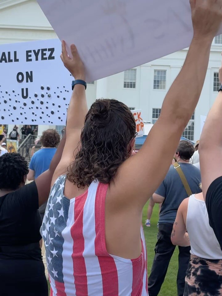 The NO KINGS rally in Montgomery was large, very diverse and peaceful. It was one of 13 protests taking place today in Alabama, here in the Deep South. People everywhere know we deserve much better. 

#NoKings #NoKingsDay #protest #montgomery #montgo