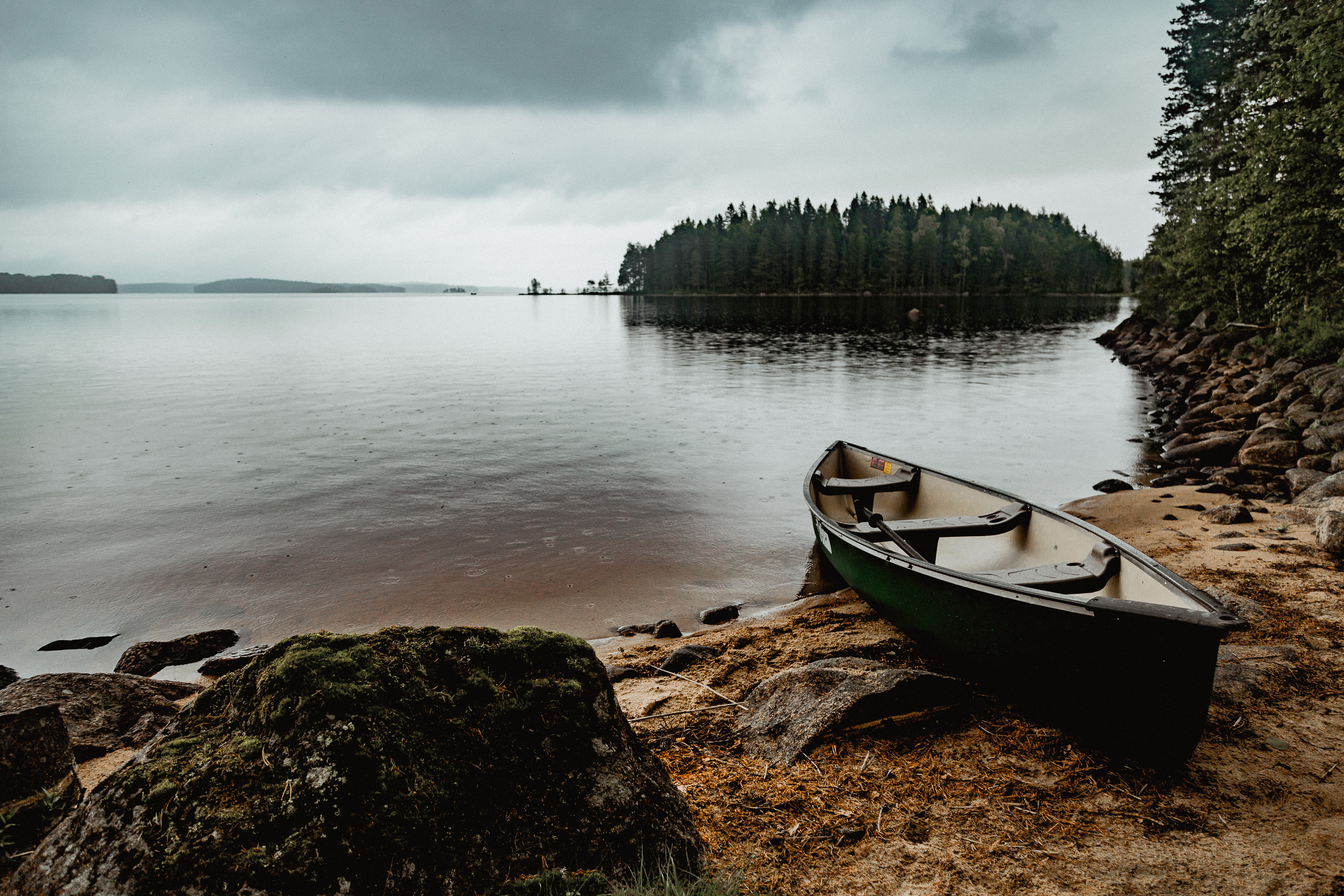 25-canoeing-adventure-camping-rainy-midsummer-finland-anna-elina-lahti-photographer.jpg