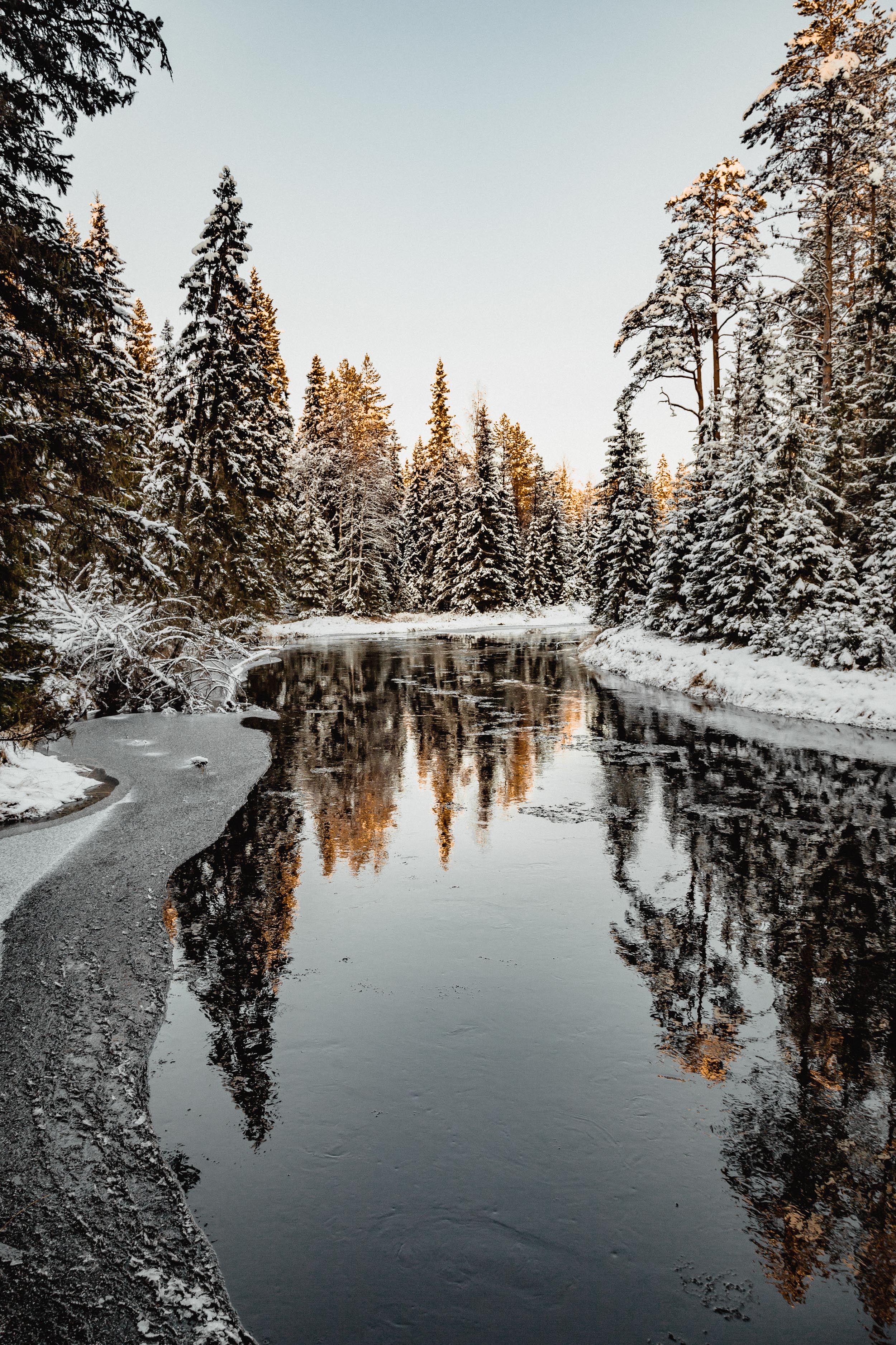 02-finland-winter-river-hiking-reflection-anna-elina-lahti-photographer.jpg