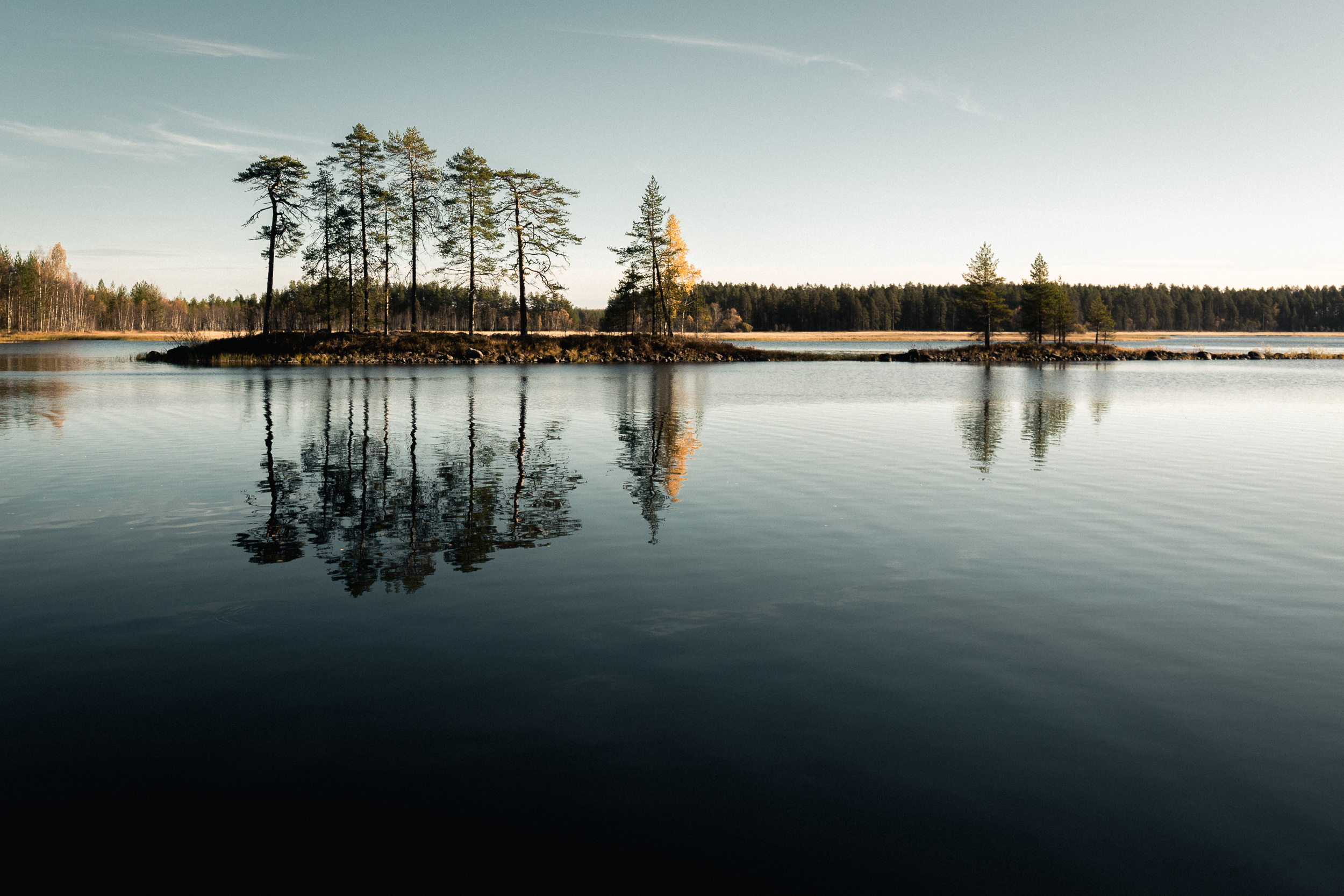 12-petkeljarvi-national-park-finland-autumn-lake-reflection-anna-elina-lahti-photographer.jpg