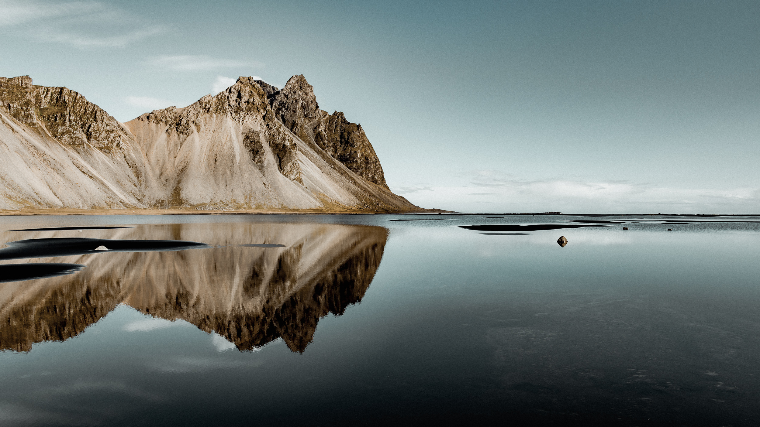 18-iceland-stokksness-mountains-reflection-anna-elina-lahti-photographer.jpg