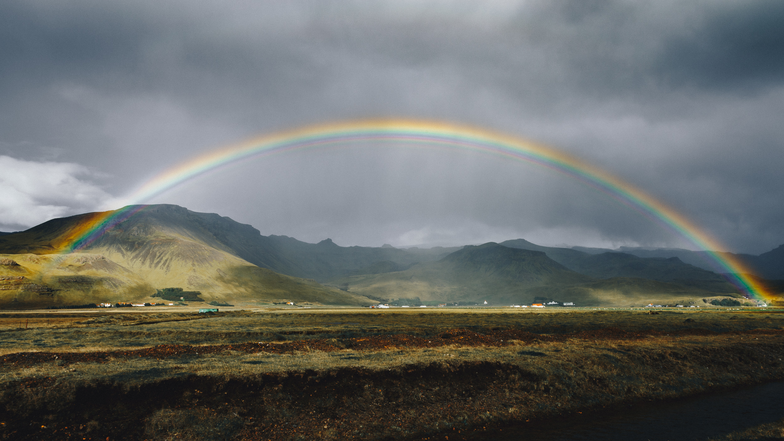 22-iceland-rainbow-moody-clouds-anna-elina-lahti-photographer.jpg