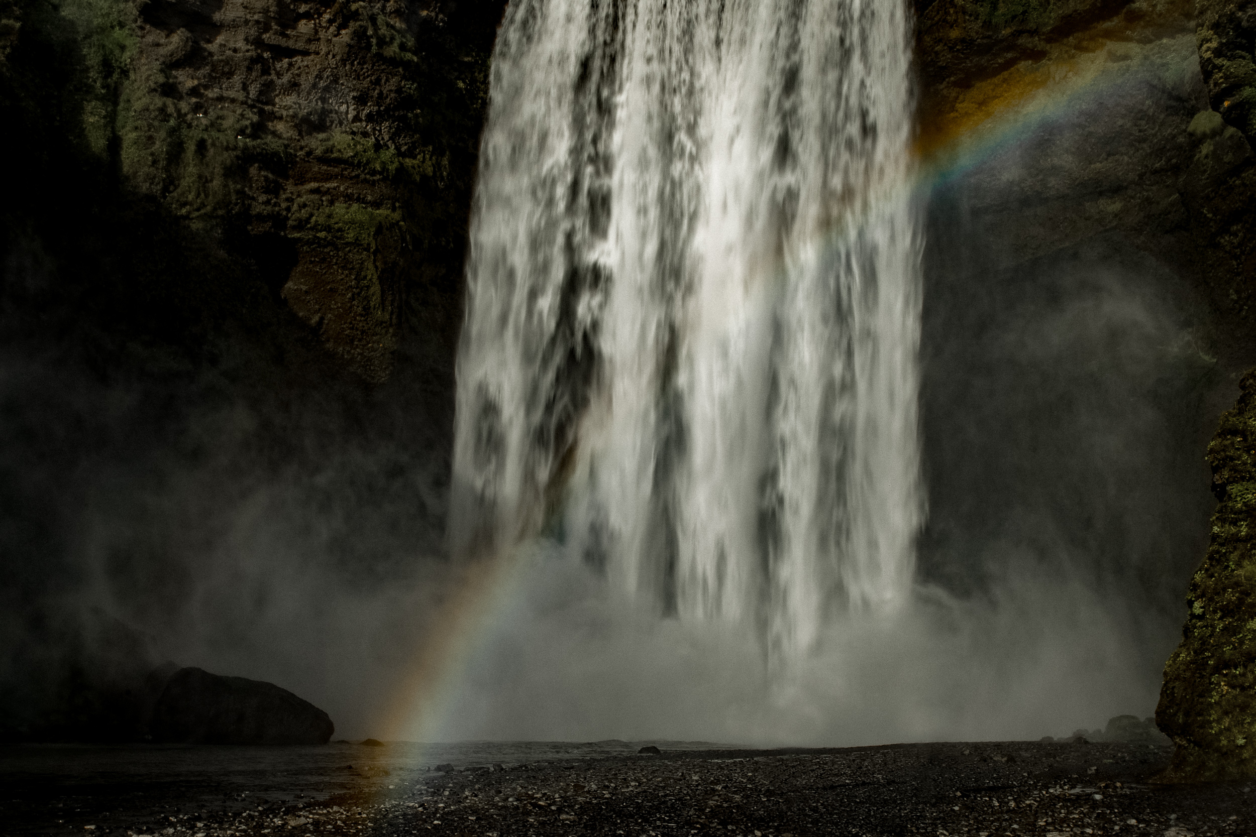 32-skogafoss-iceland-waterfall-rainbow-anna-elina-lahti-photographer.jpg