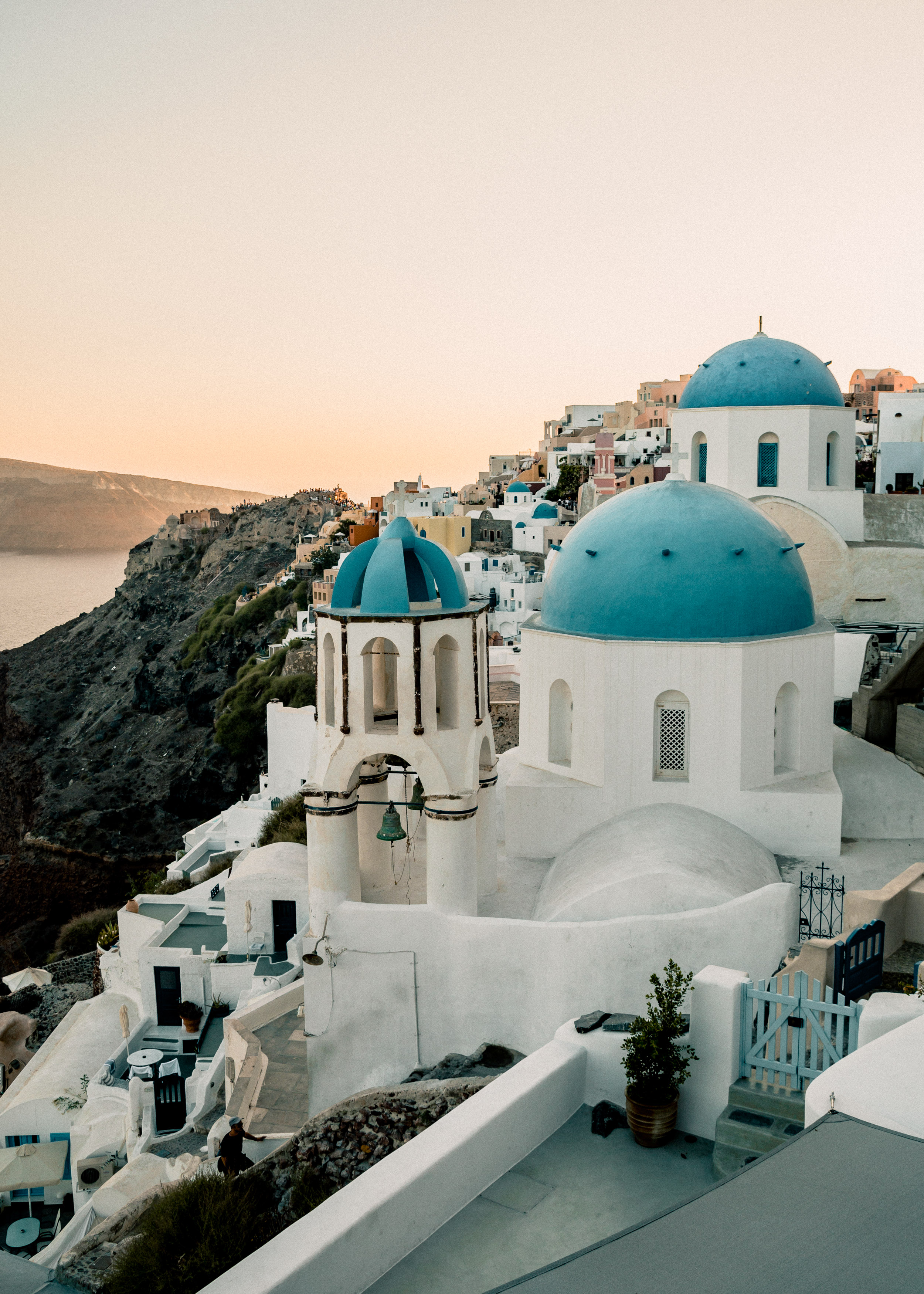 23-santorini-ia-oia-sunset-greece-cyclades-church-domes-anna-elina-lahti-photographer.jpg