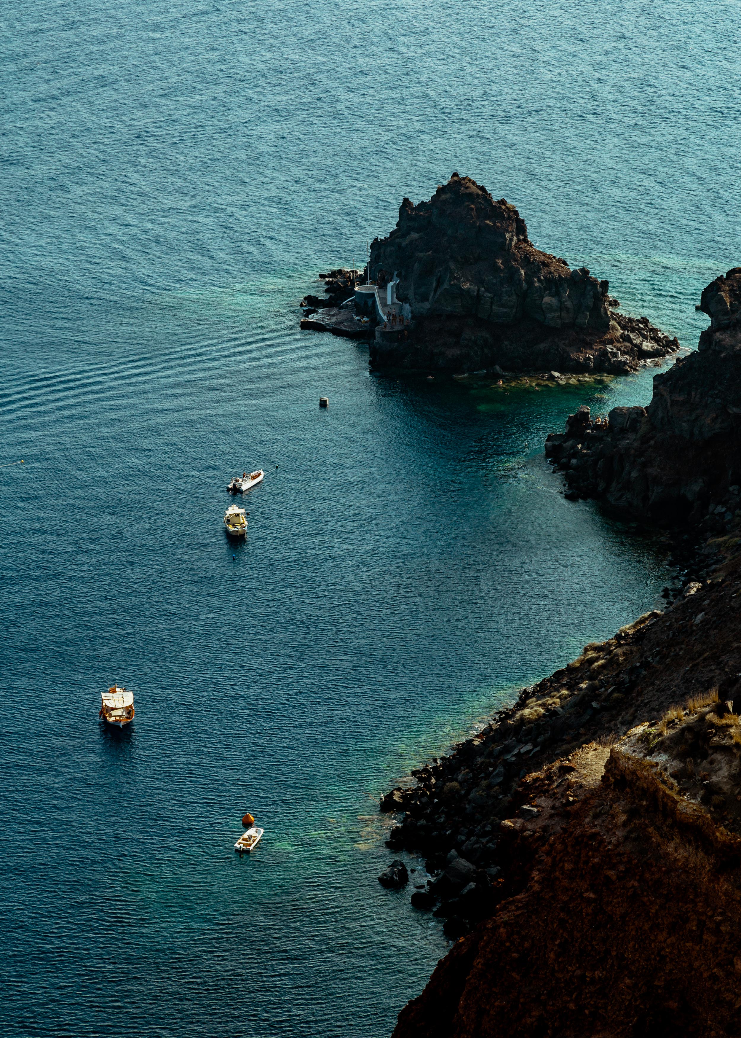 31-santorini-ia-oia-greece-volcanic-crater-sailing-anna-elina-lahti-photographer.jpg