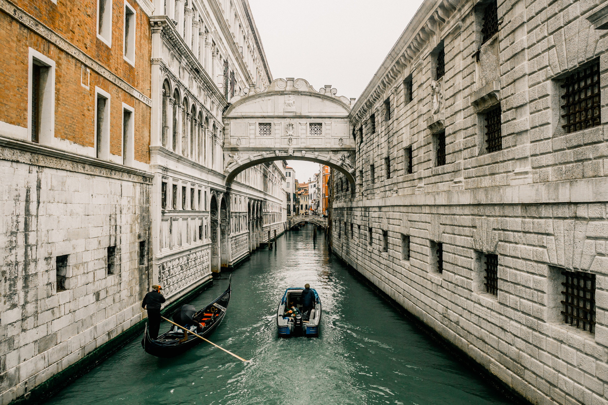 34-venice-italy-bridge-of-sighs-gondola-canal-anna-elina-lahti-photographer.jpg