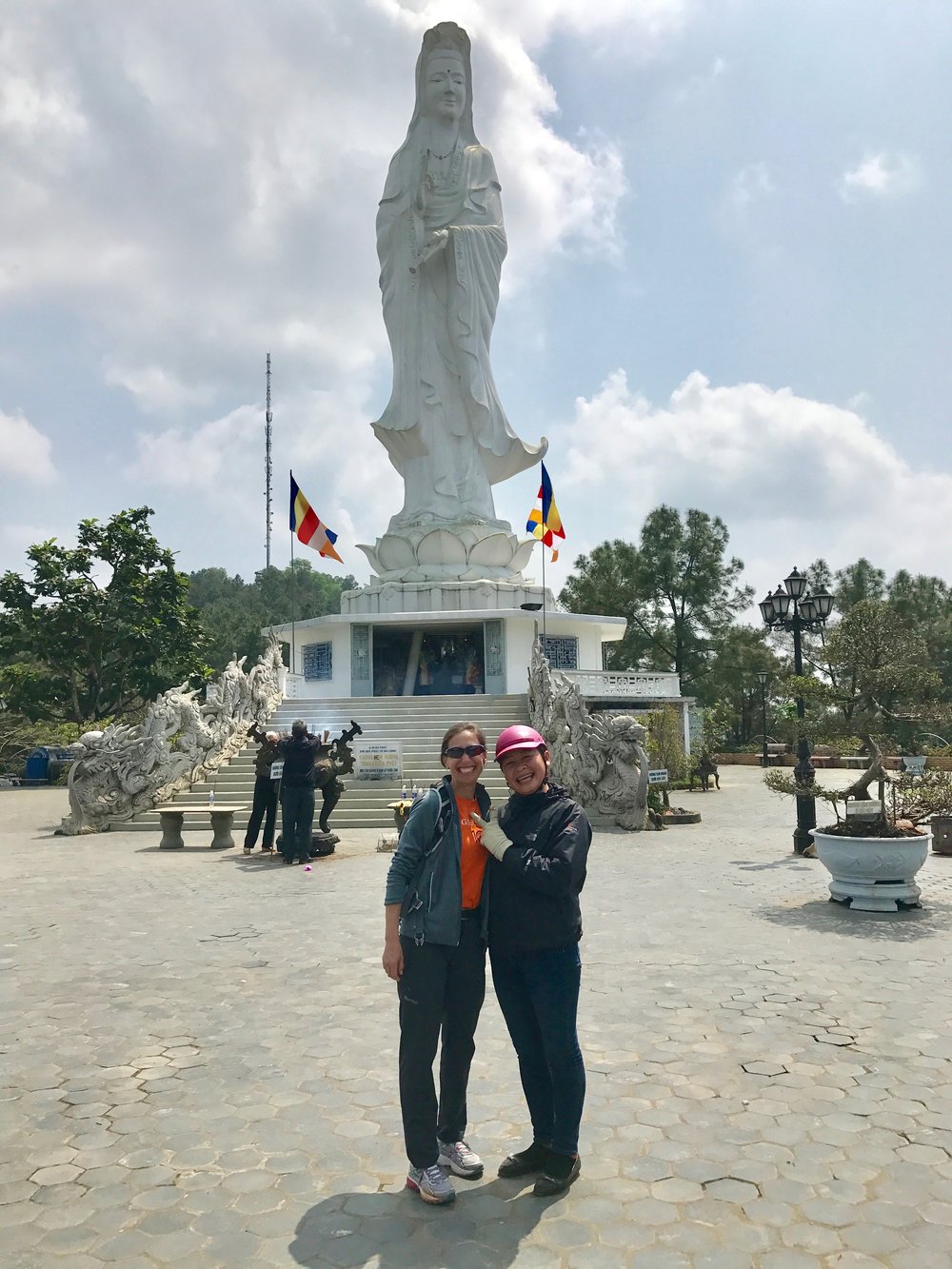  Lisa and DEng at the Budda statue 