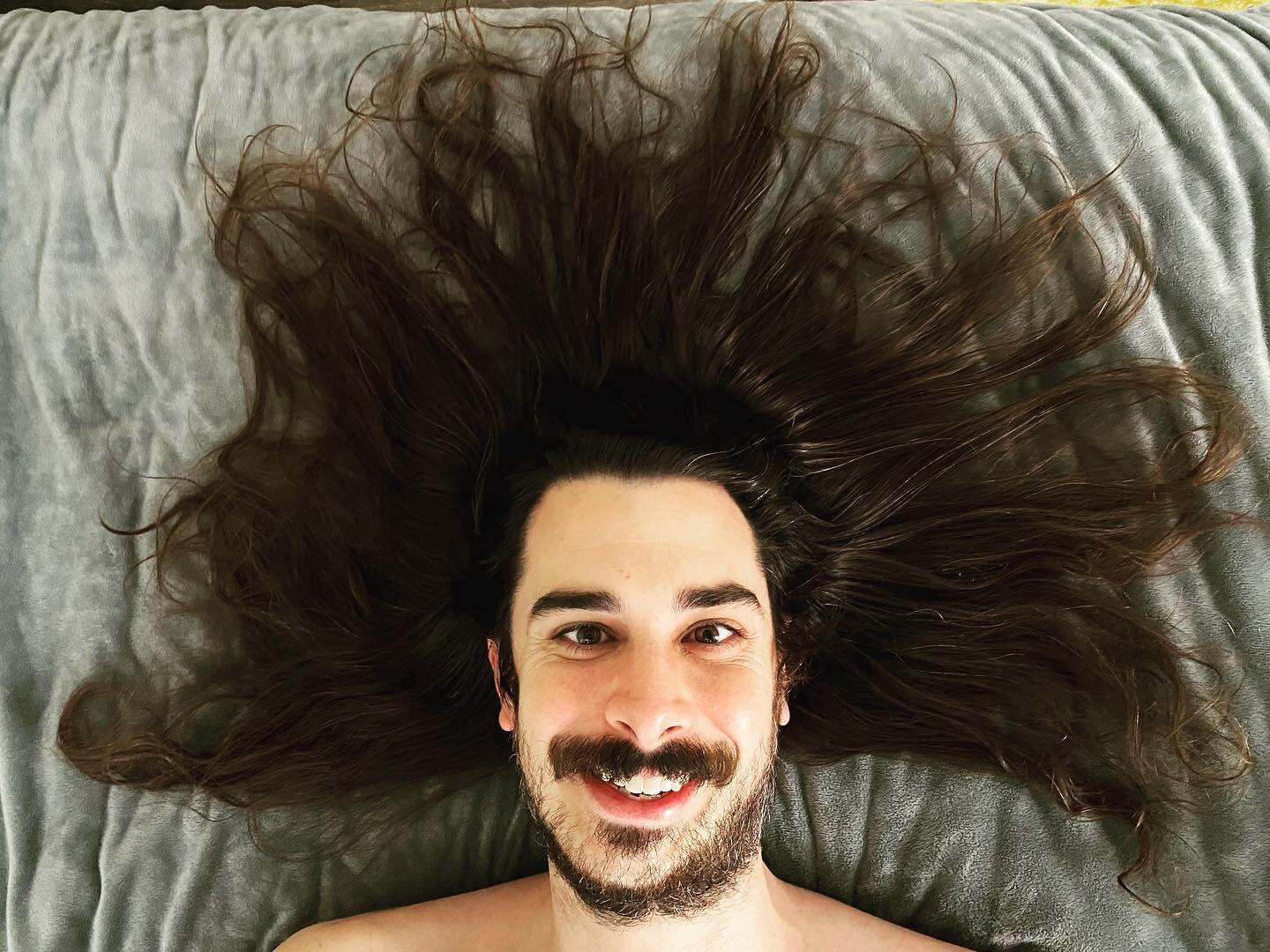 Dear Flowing Locks &amp; Facial Fur🧔🏻&zwj;♀️ You&rsquo;ve been incredible companions over this pandemic 🫂 The road ahead is still unclear for you, Hair 🛣️ All that is certain is that you won&rsquo;t flow down to my nips anymore 🙅🏻&zwj;♂️💇🏻&zw