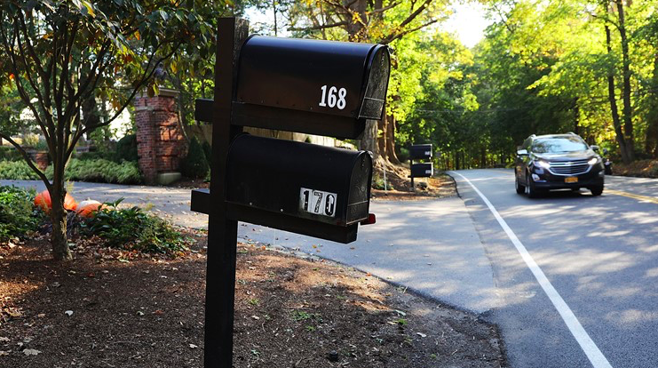 A mailbox stands in front of the Bedford residence of billionaire George Soros on October 23, 2018 in Bedford, New York. - Via Khou