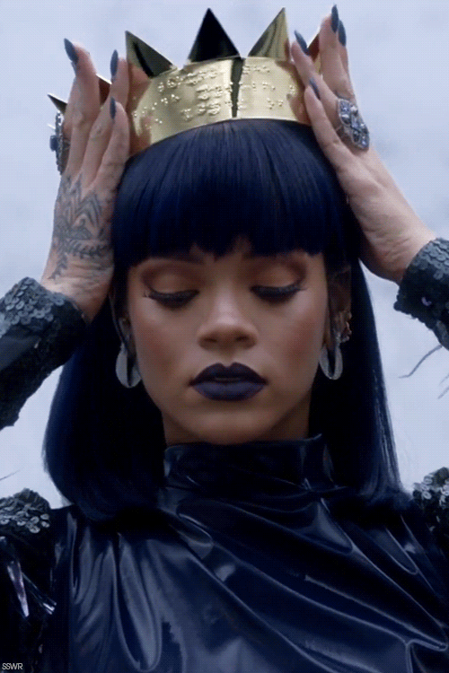1488650992_rihanna-gold-crown.gif