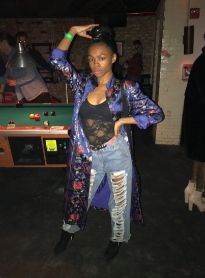 Denim ripped jeans and a shiny floral kimono jacket was the perfect touch to this easy and breezy carefree outfit.