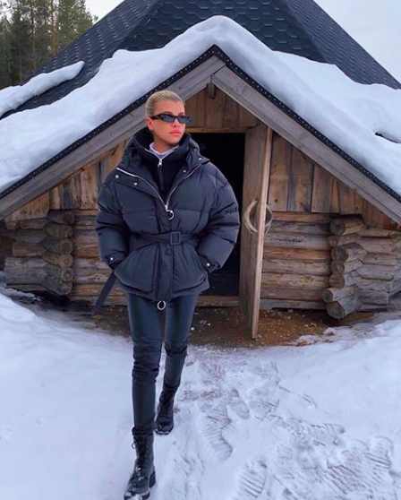 Jill also styles clothing for Sofia Richie, another total woman crush. Many of us know Sofia Richie from her relationship with Lord Disick (Scott), but she also attracts many fashion gurus via Instagram. In this image, Sofia’s dark puffer coat contrasts nicely with the snowy scenery. Her slicked back hair, Frye boots, and leather pants create the ultimate bad babe look. via JillJacobStudio