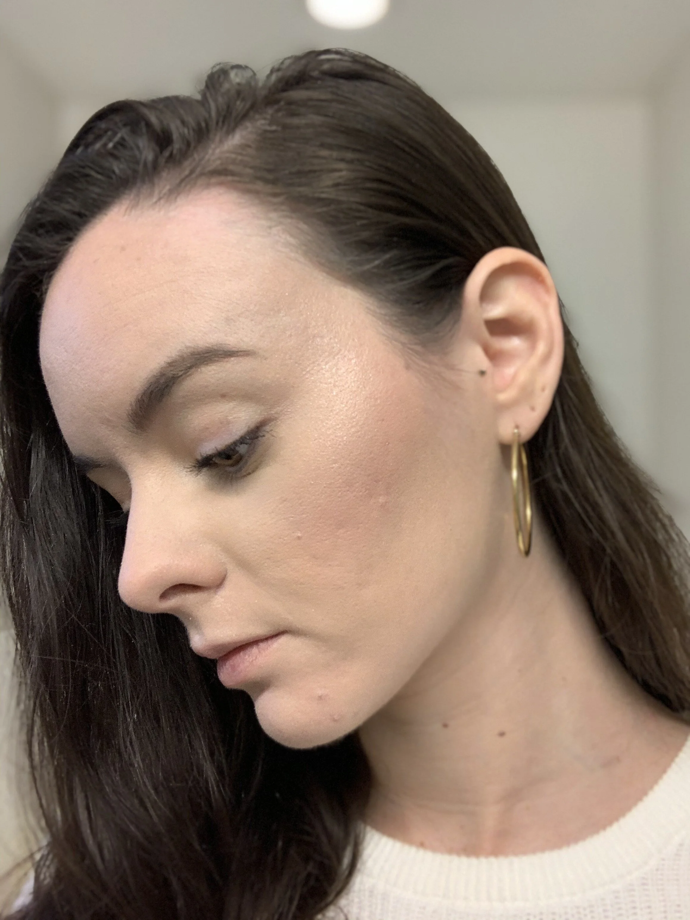 With illuminating face spray