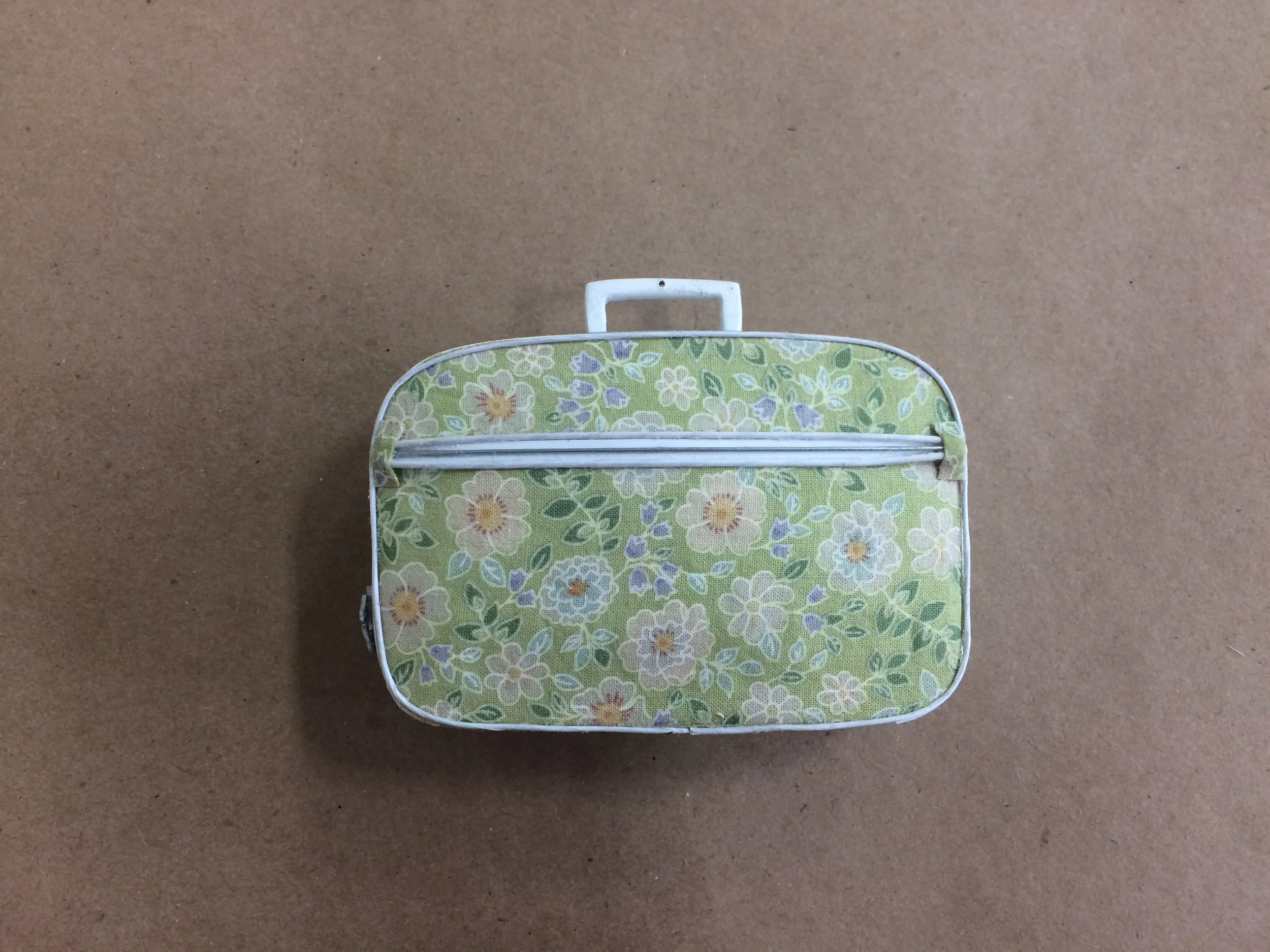 suitcase with removable handle for rigging