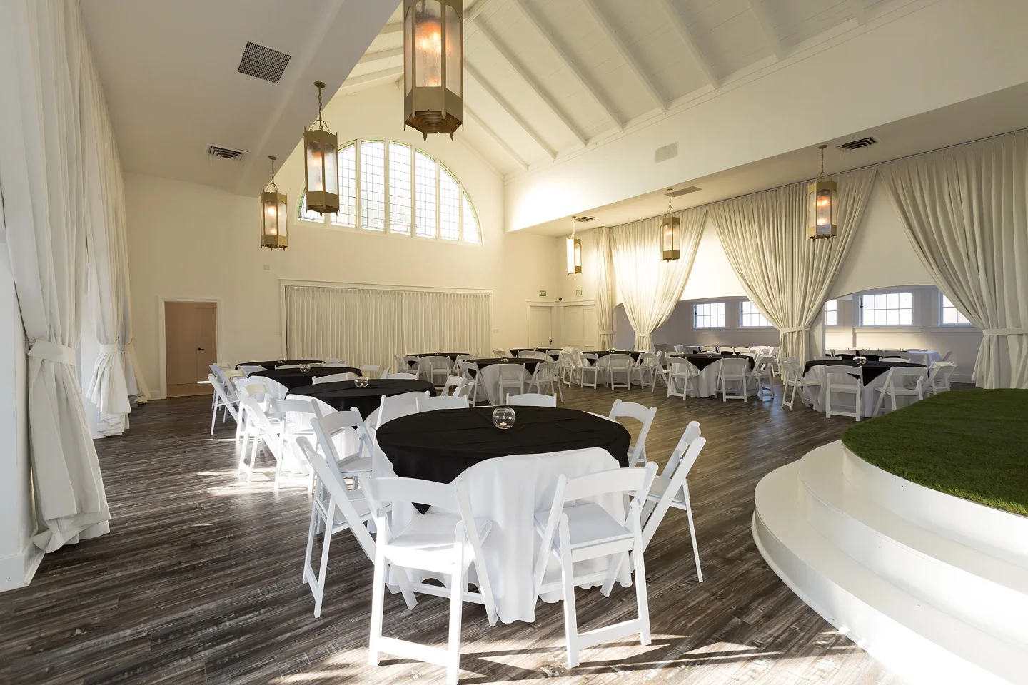 4B.TYM_MainRoom_Tables_Seat150.jpg